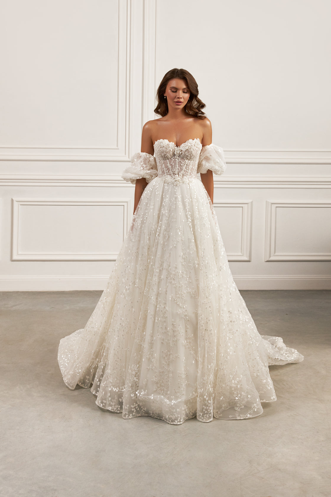 Off-the-shoulder ball gown - Sweetheart neckline bridal dress - Floral lace appliqué dress - Voluminous puff sleeves - Fitted bodice with lace - Full flowing skirt - Elegant wedding dress - Formal bridal gown - Romantic wedding attire - Timeless beauty gown